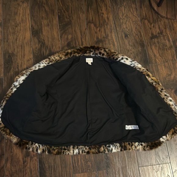 Chico’s faux fur cheetah print jacket - Picture 2 of 7